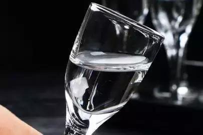 低度白酒降度后出现浑浊原因,低度酒浑浊是什么原因