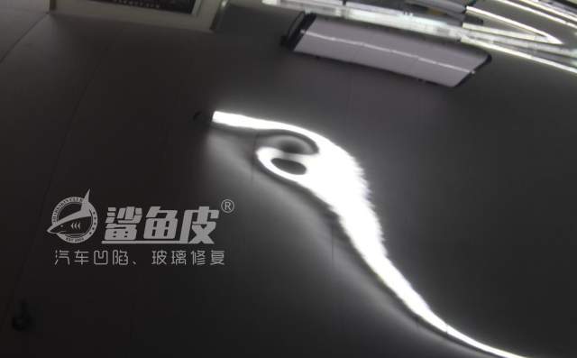 汽车后叶子板凹陷修复成都哪里有,雷克萨斯ls500h后叶子板凹陷修复