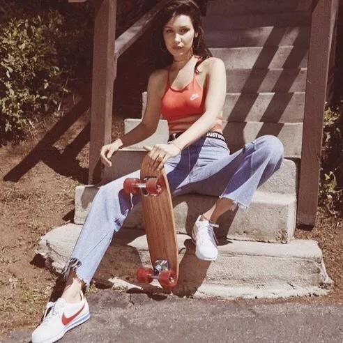 穿不了高跟鞋和硬底鞋,穿不了高跟鞋穿裙子搭配什么鞋