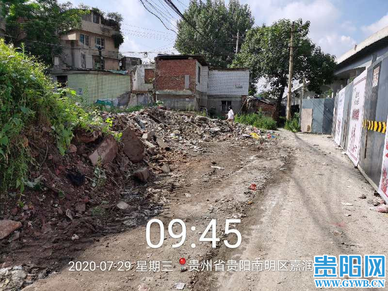 网络问政|贵阳贵钢职工宿舍旁垃圾成堆无人清运，苍蝇老鼠遍布