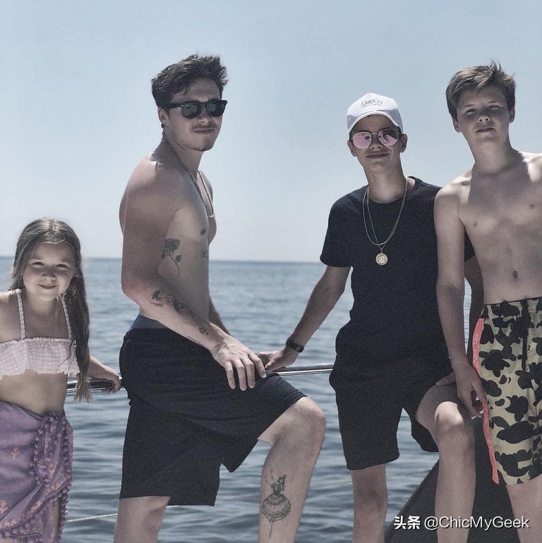 哈珀塞文贝克汉姆妈妈的时尚单品 (贝克汉姆大女儿穿衣风格)