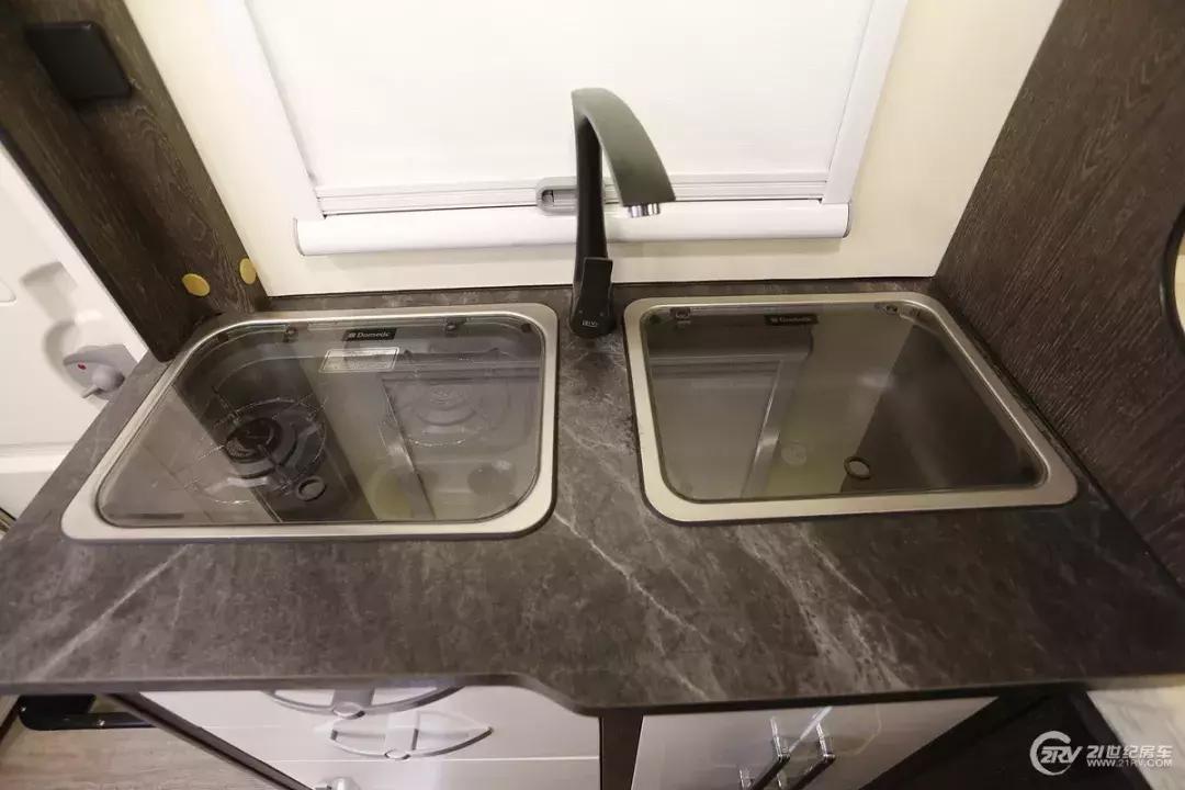 36.98万的轻卡房车,最新款2.5米湖光自动挡房车