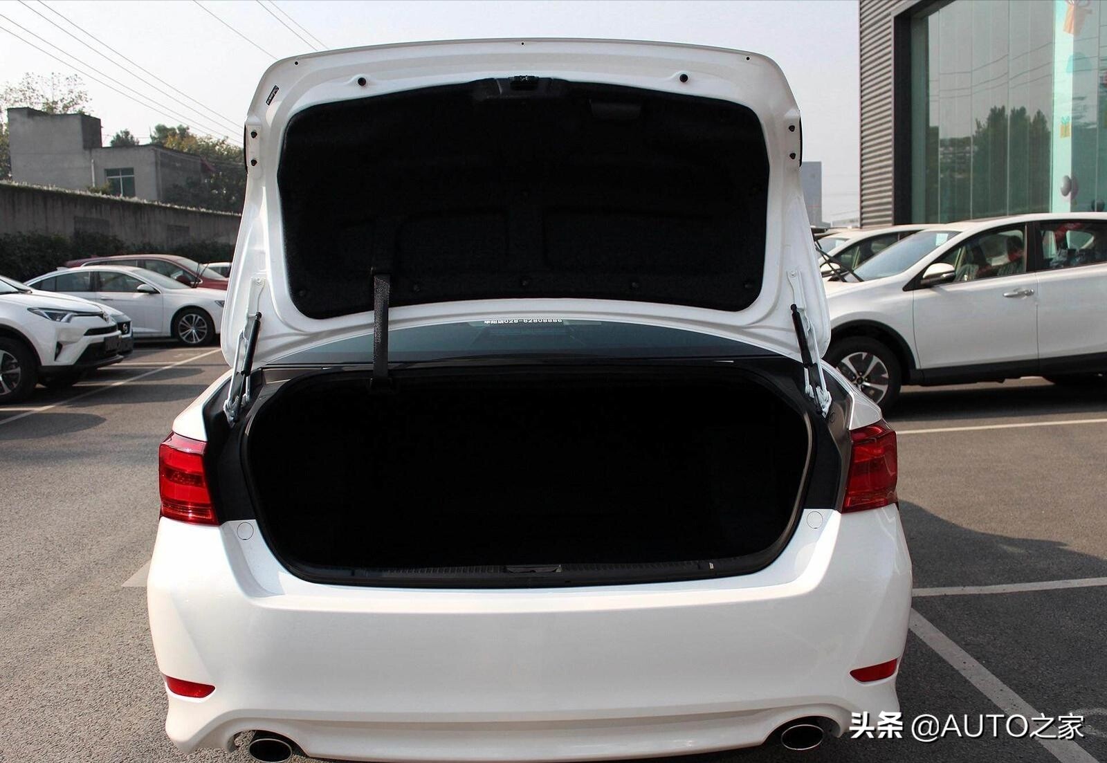 丰田皇冠四驱豪华版内饰,2022全新丰田皇冠效果图