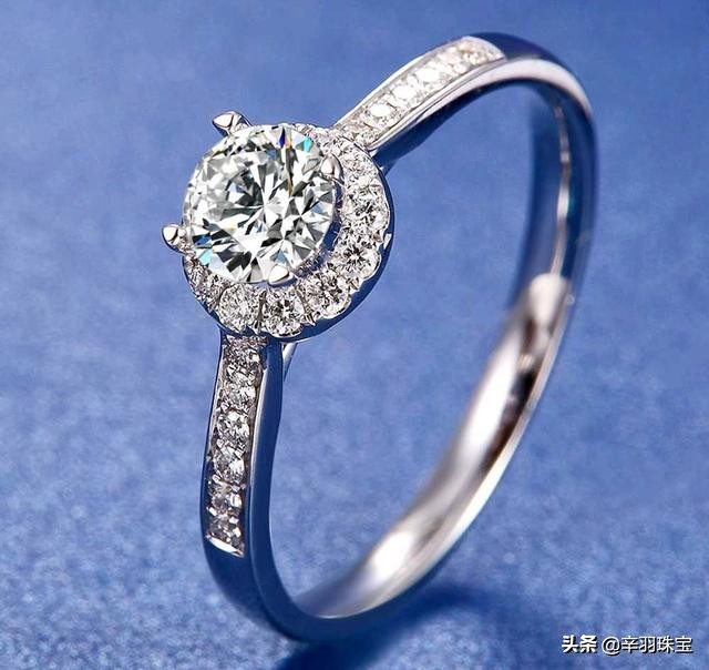 钻石世家50分左右的钻戒多少钱,周生生50分的钻戒大概多少钱