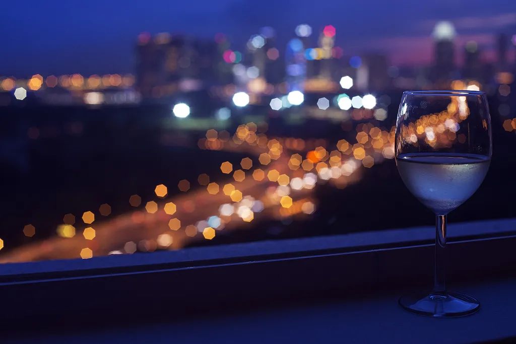 只有我知道,自己那辆奔驰有多么寒酸