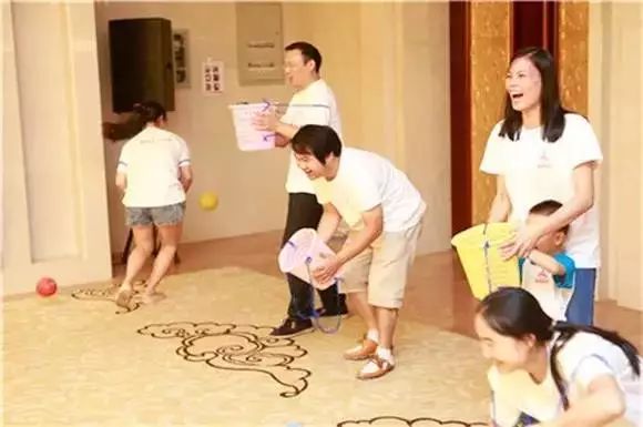 亲子互动小游戏幼儿园感恩节,感恩节亲子游戏大全幼儿园户外