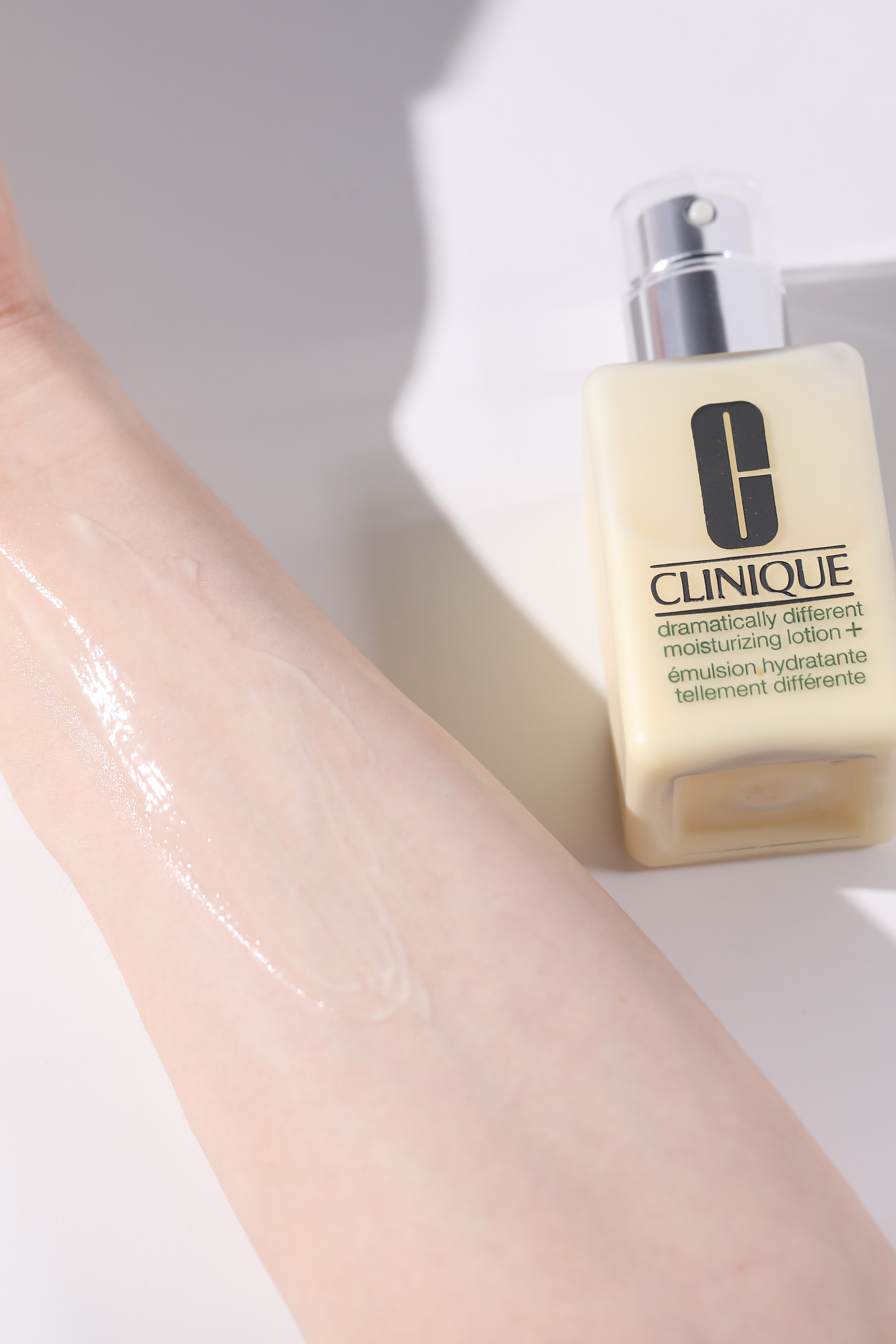 倩碧卓越润肤乳和天才黄油区别,倩碧天才黄油有油和无油的区别