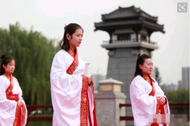 肚兜是在哪个朝代穿的,肚兜是不是相当于古代女性的内衣