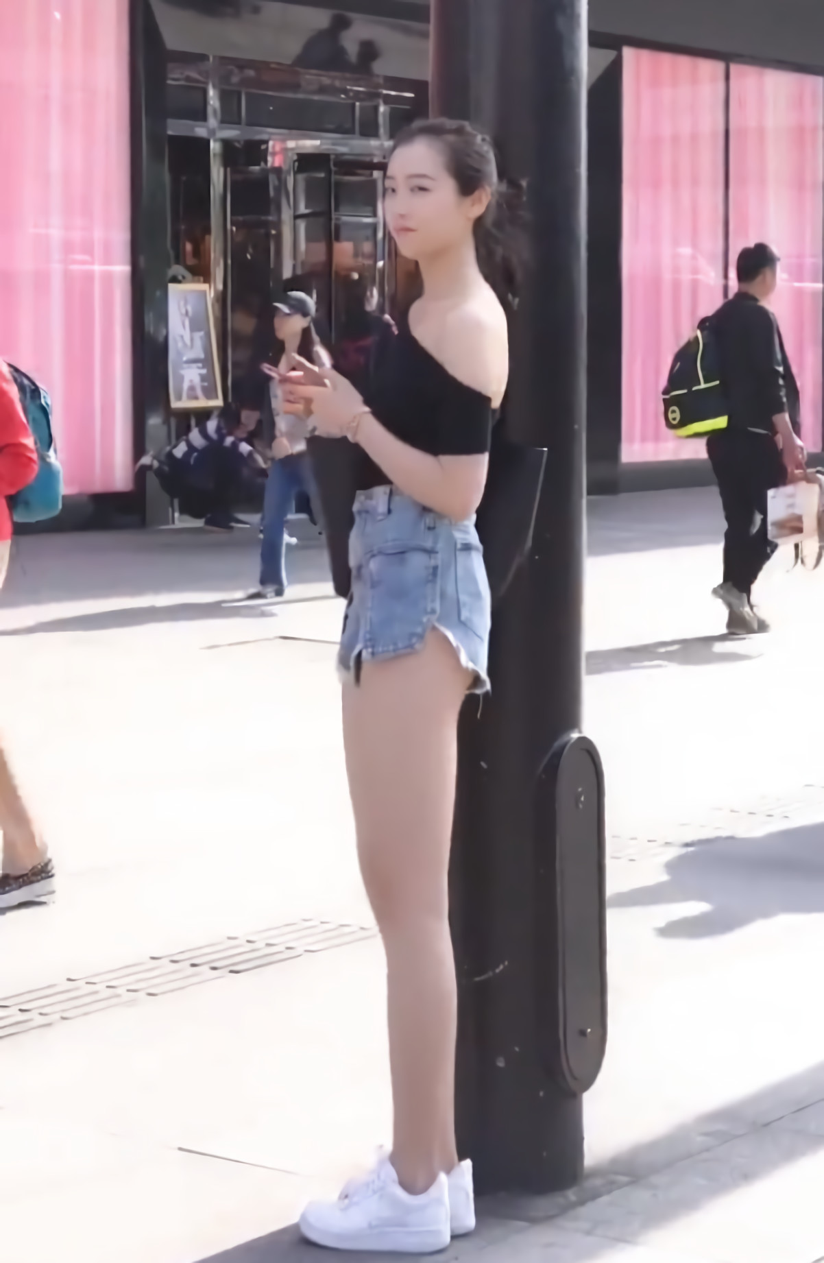 这款“m字裤”也太潮了吧，前后比侧面多出10厘米，个性炫酷！