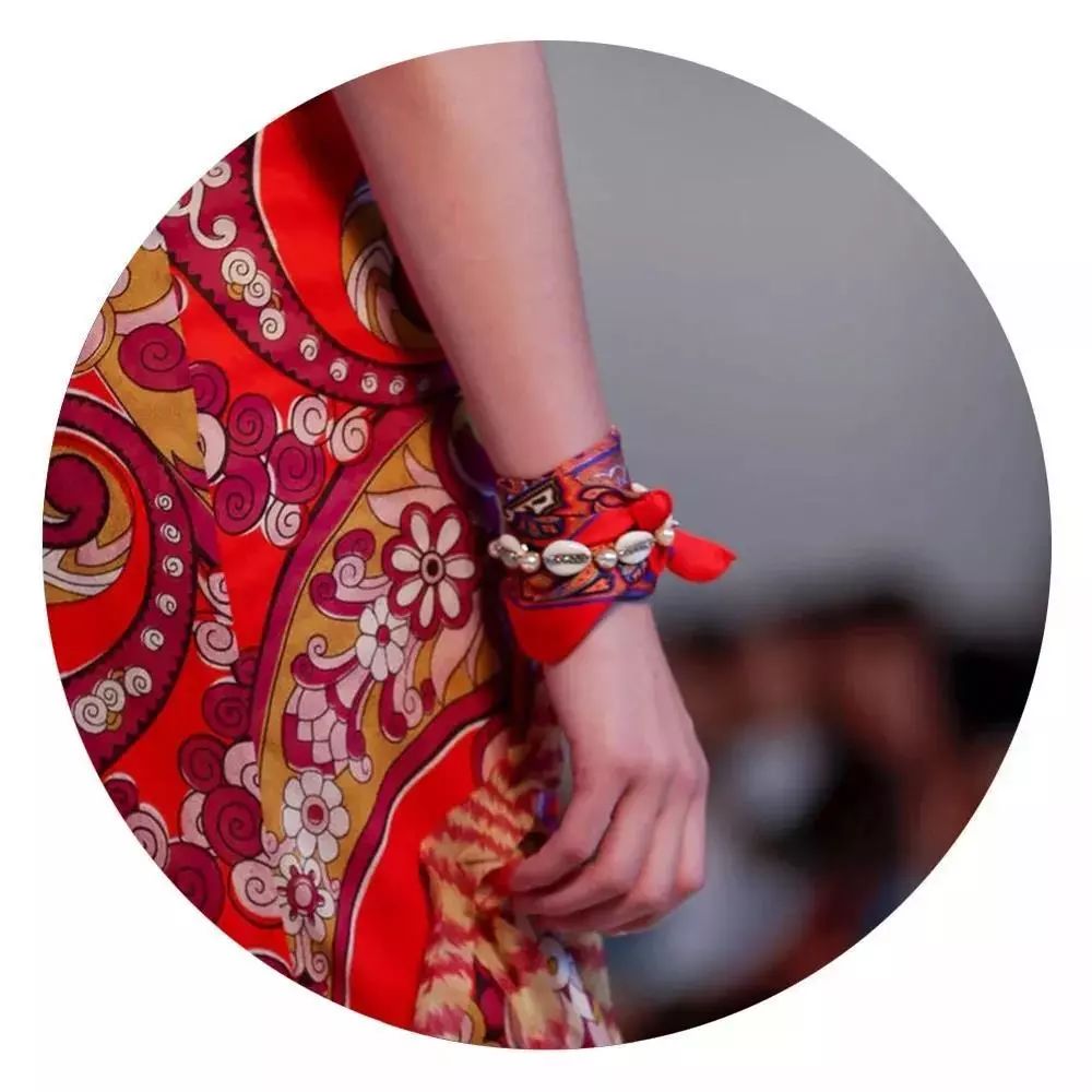 etro近况,etro佩斯利花纹真丝连衣裙