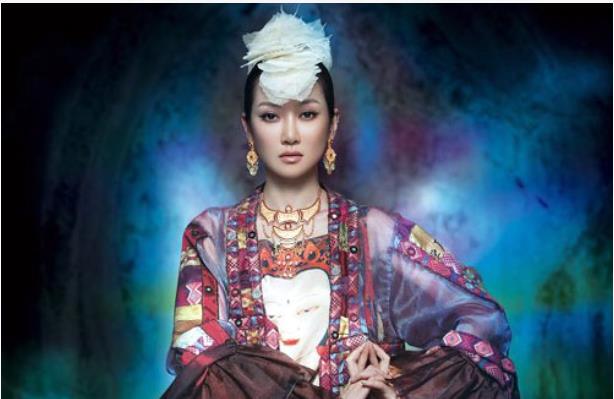 萨顶顶的“假唱转话筒事件”,萨顶顶假唱转话筒事件视频