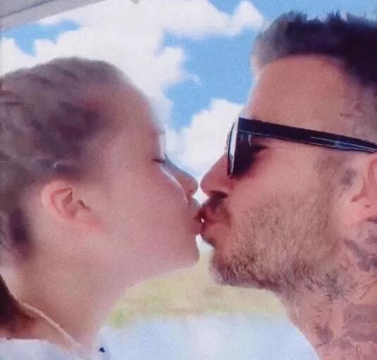 贝克汉姆可以学学黄磊，父爱不用嘴对嘴的亲吻来表达