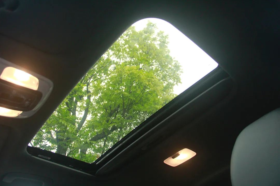 现代伊兰特驾驶质感,试驾第七代伊兰特1.4t百公里加速