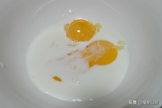 2个鸡蛋无油纸杯蛋糕做法,2个鸡蛋蛋糕的简单做法教程