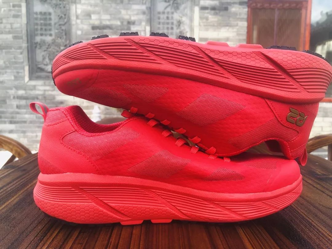 柱子七彩早餐,r2lsd赤道跑鞋支撑性如何