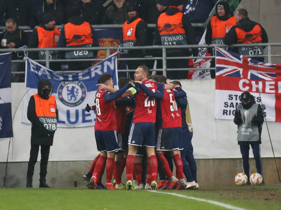 把*辱侮**热刺的歌唱到布达佩斯为什么这次种族歧视的又是切尔西？