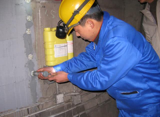 墙面开裂怎么补救的最佳方法,家里的墙裂缝大最好处理办法