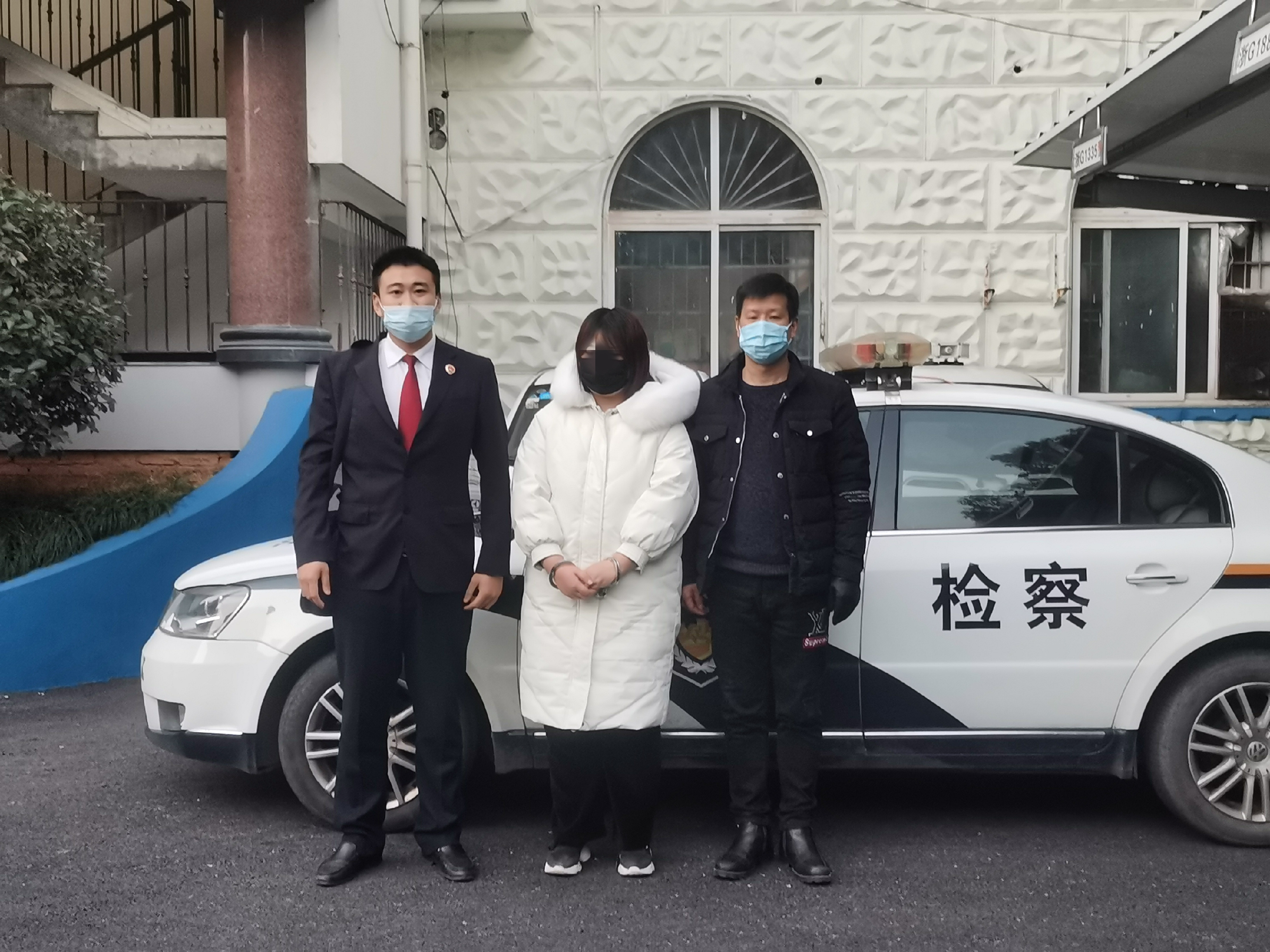 “留美博士”代购奢侈品，神秘又“励志”，靠P图就赚到钱？