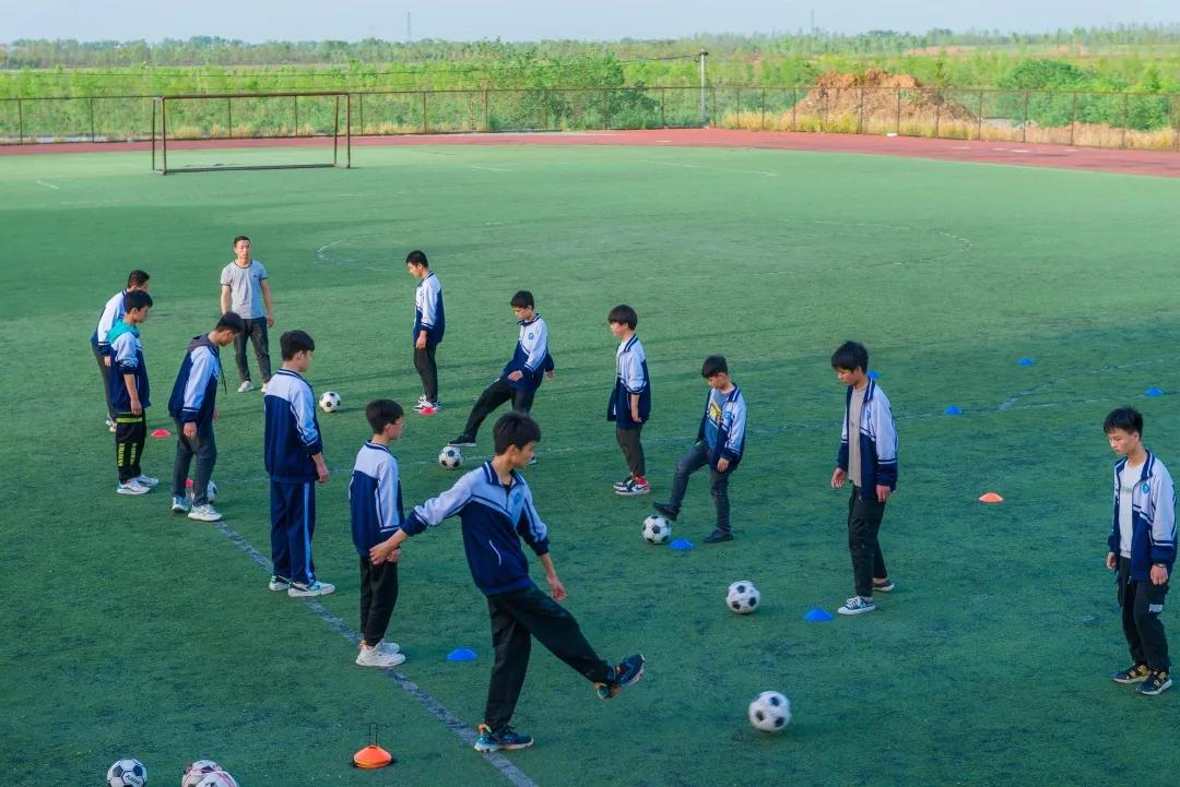 足球、跆拳道、葫芦丝、舞蹈唐河育才实验学校兴趣班趣味无极限
