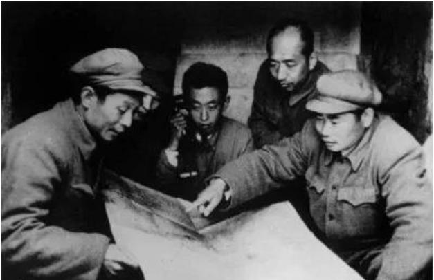 1931年，黄公略牺牲，毛*东泽**评价：毕生何奋勇，好教后世继君来