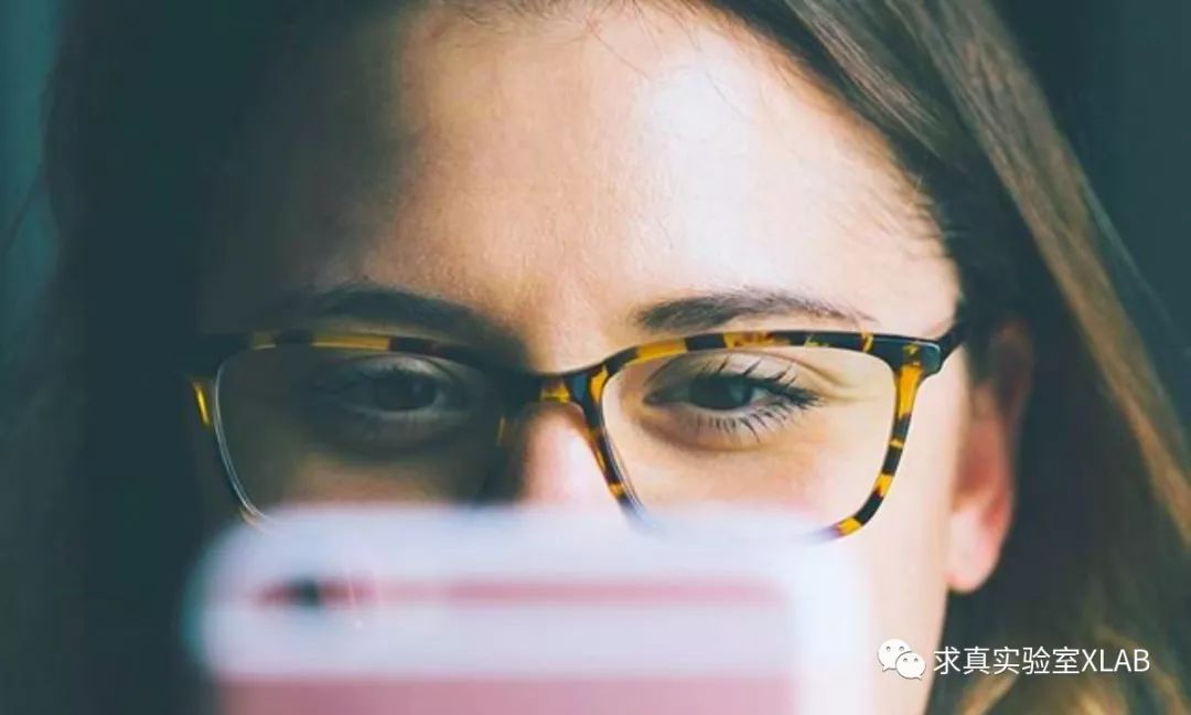 为啥防蓝光钢化膜看着眼睛很累,防蓝光和不防蓝光手机贴膜区别