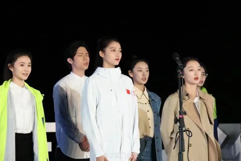 张艺谋说，她会成为“周冬雨的接班人”