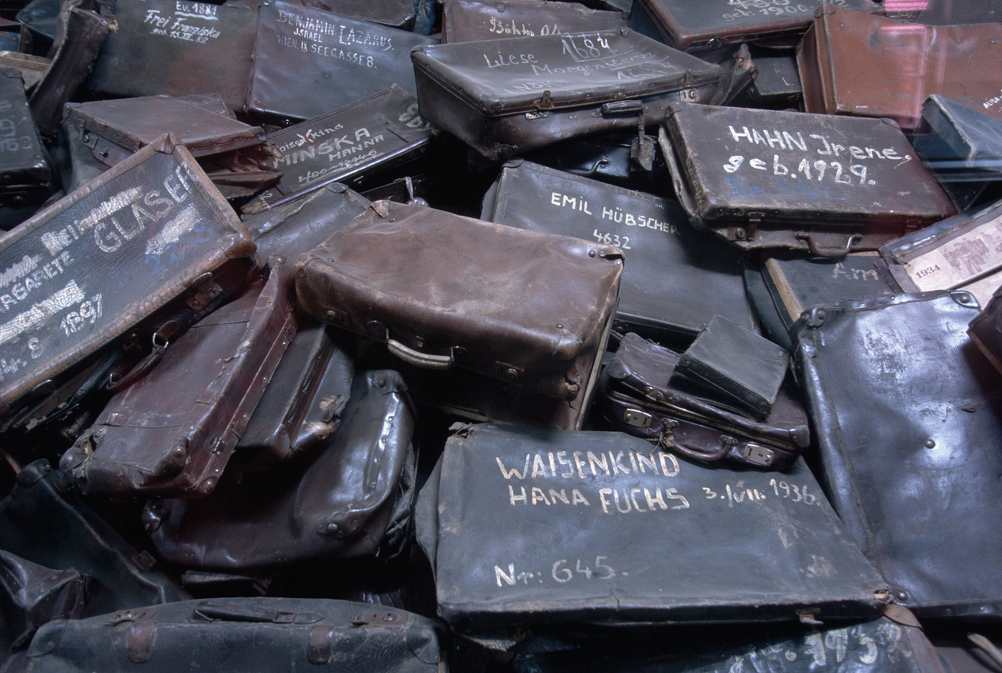 最触目惊心的结婚戒指：小木箱里，埋葬了多少爱情