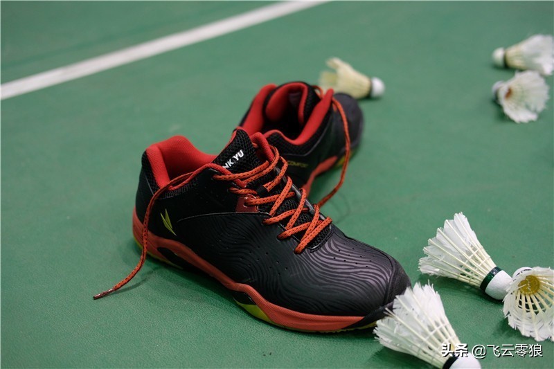 中羽高评分的羽毛球鞋,羽毛球鞋初学者推荐评测