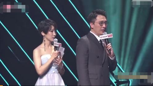 颁奖典礼主持人点名杨紫,主持人口误把杨紫名字叫错