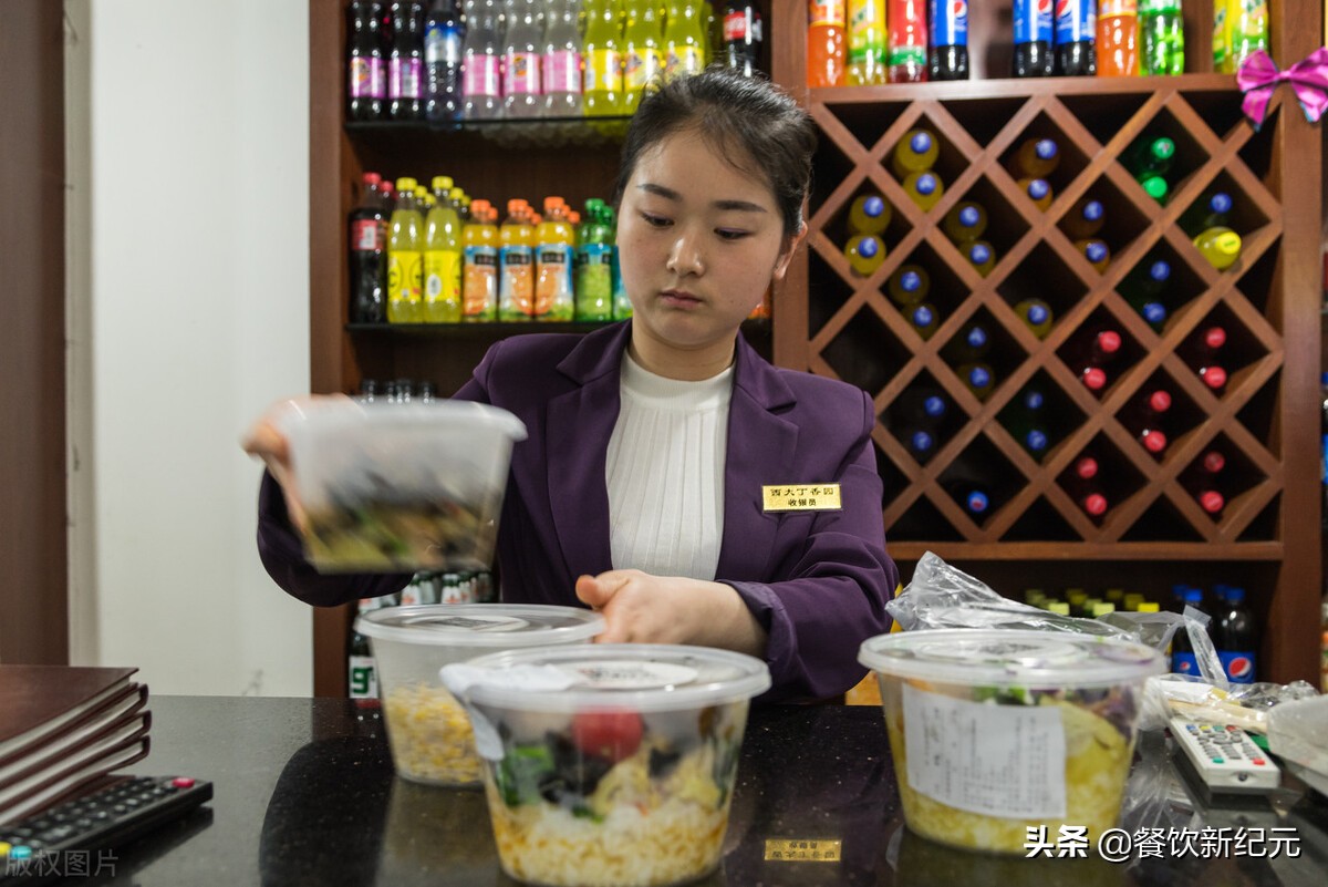 被职业打假人投诉卖凉菜怎么应对,职业打假人向多家店铺投诉违法吗