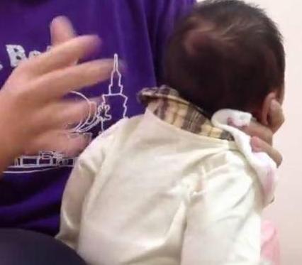 为什么给宝宝拍嗝会出现吐奶,为什么宝宝拍嗝后还会吐奶