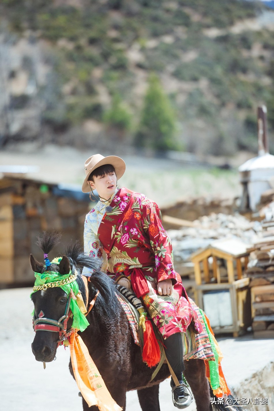 谁家策马少年郎，男星超飒骑马照，你觉得谁是你的白马王子