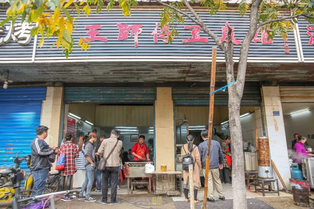 排队两小时，吃饭十分钟？传说中的老字号，真的值得排队吗？