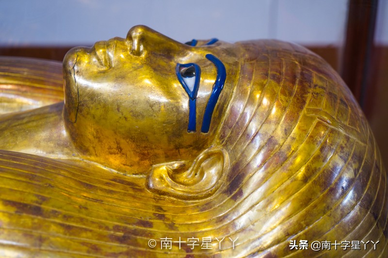 一半沙漠一半海洋图片,一半沙漠一半湖水