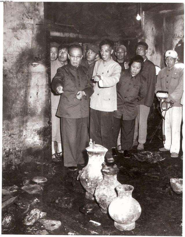 万历皇帝定陵发掘过程大揭秘,定陵地下宫殿万历尸骨