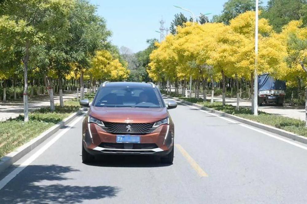 标致5008绕桩评测视频,2023标致5008绕桩测试