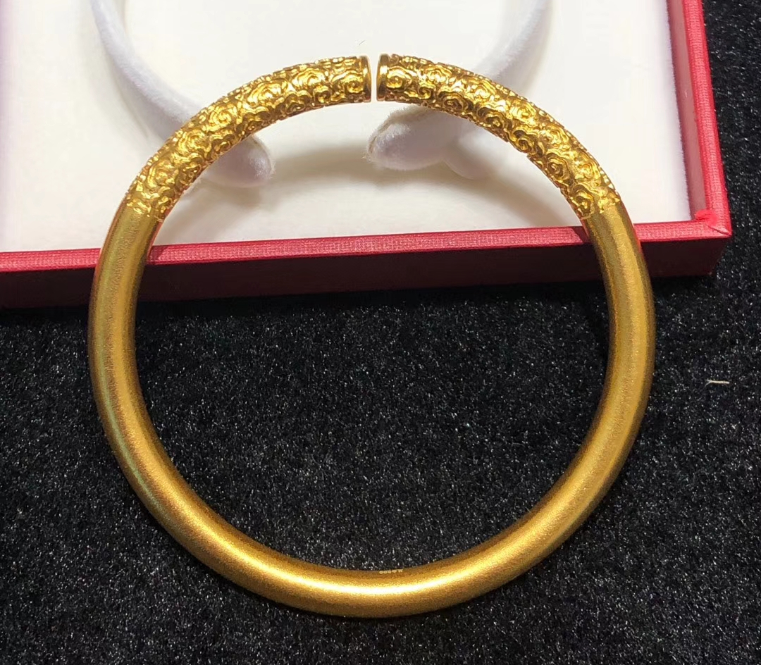 中年女性适合戴什么款式黄金手镯,适合年轻人戴的黄金手镯样式