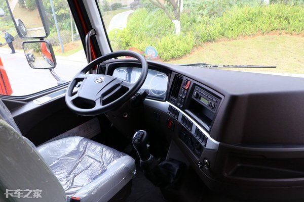 乘龙h5v4x2港口牵引车,豪沃tx-4x2港口牵引车