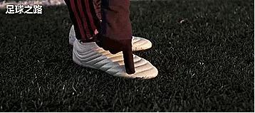 罗纳尔迪尼奥30米高停球,足球教学停球高空球