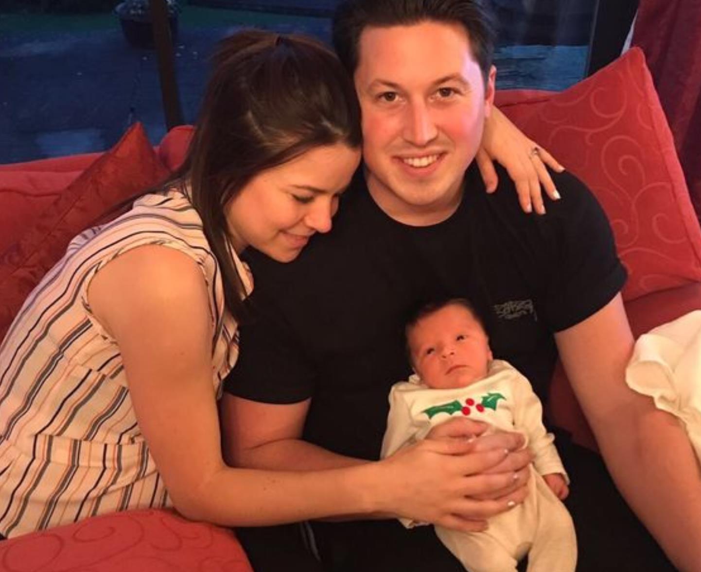 小伙离婚后买彩票中了5000万,买彩票中大奖环游世界