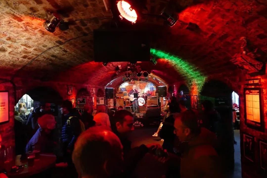 恬静乡村，摇滚乐调，古城烟雨……这里有你不知道的多面英伦