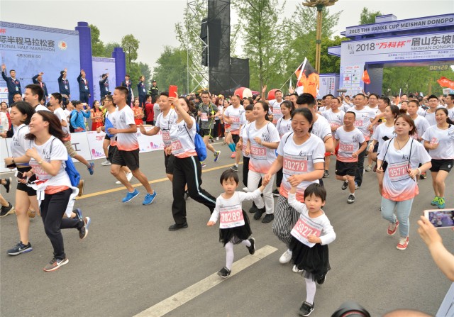 告诉给你听！爱上眉山东马的四个理由！