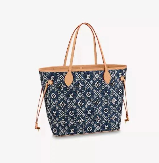 这才爆红一年就这么能“装”了?3w的包一背我都认不出来了…