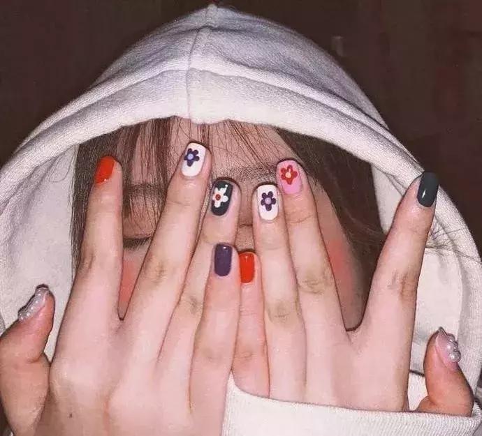 心血来潮做了个美甲,泫雅同款美甲图