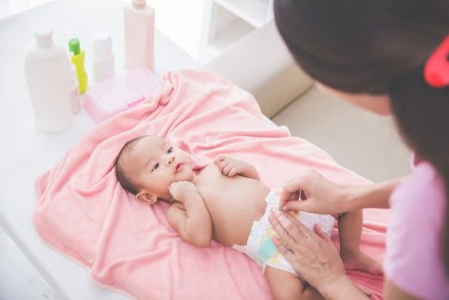 婴儿四个月哭闹不止是什么原因,半个月新生儿晚上哭闹不止的原因