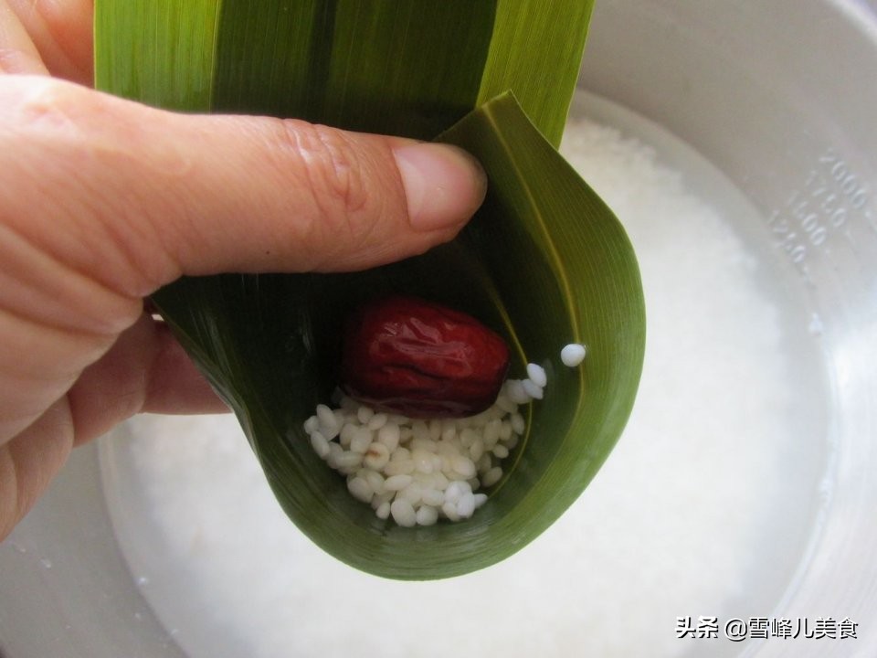 怎样包粽子简单而且不漏米又紧,怎样包的粽子好看又简单
