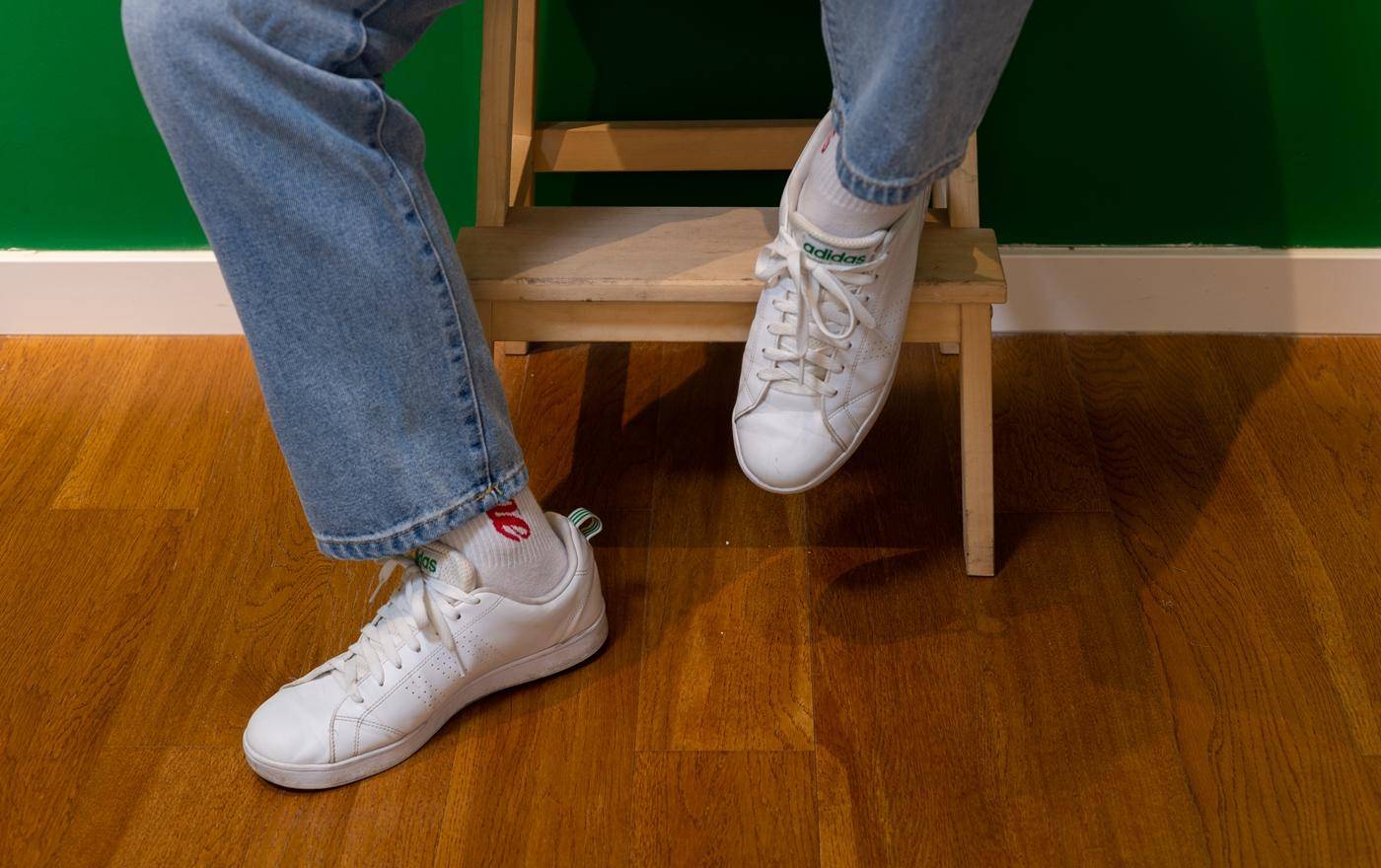 阿迪vs耐克足球鞋,阿迪和耐克小白鞋哪个好