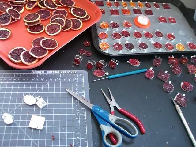 她把水果变成了“宝石”，6年卖出3143件，成美国最畅销的首饰