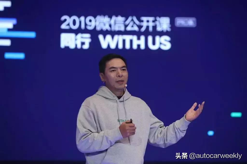 是时候穿卫衣骚起来了——瞧瞧张小龙