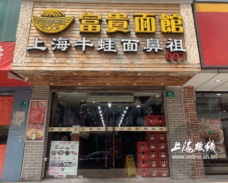 上海最好吃的辣酱油炸猪排,上海特色炸猪排辣酱油是标配